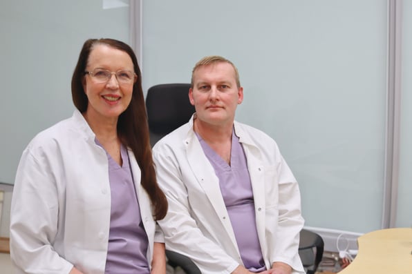 Timo Halonen ja Helena Puonti Clinic Helenan vastaanotolla